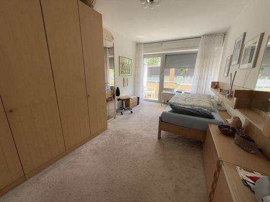 Schlafzimmer mit Balkon