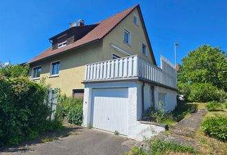 Ansicht mit Garage