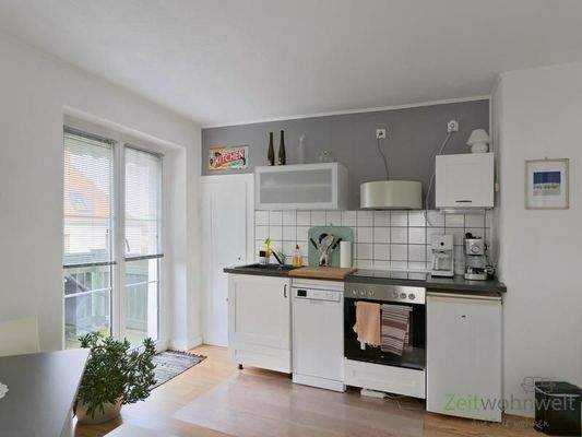 Küchenzeile und Balkonausgang