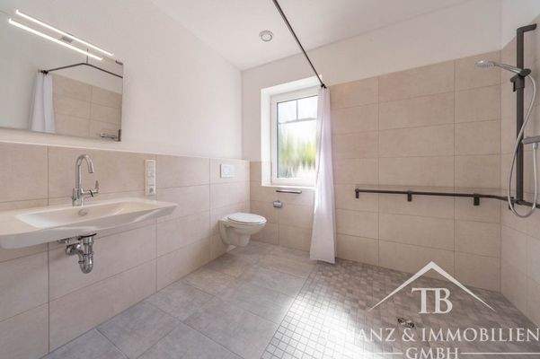 Duschbad Appartement groß