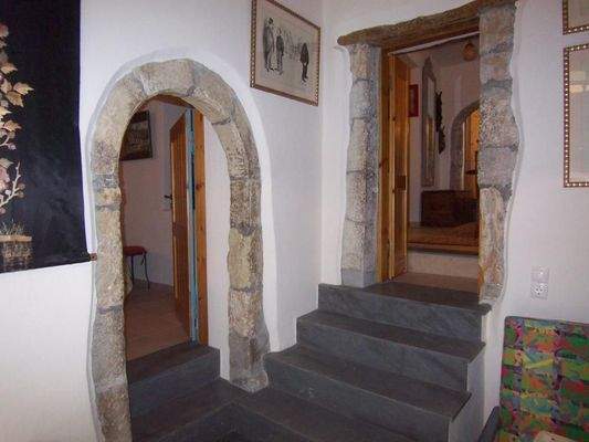 Kreta, Kritsa: Elegant renoviertes Dorfhaus aus Stein. Voll möbliert.