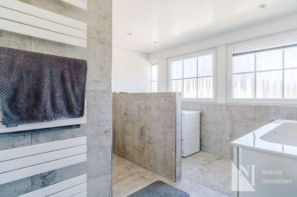 Tageslicht-Bad mit WM-Anschluss