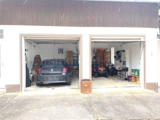 GARAGEN MIT ZUSÄTZLICHEM STAURAUM