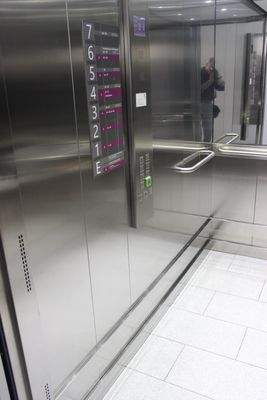 großzügige, gepflegte Aufzugsanlage