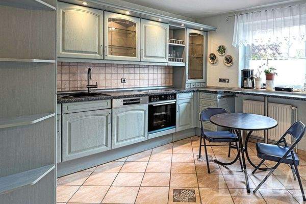 Küche mit Einbauküche