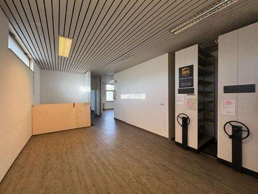 Bürofläche mit Archiv / Regalsystem