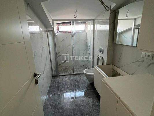 Duplex Apartment Close to Metrobüs Station in İstanbul Beşiktaş