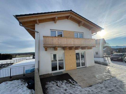 Hausansicht mit Balkon