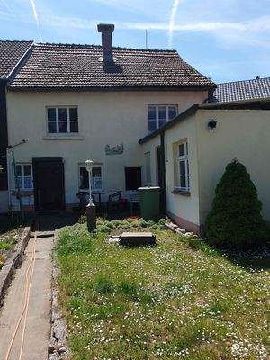 Blick Hinerhaus vom Garten