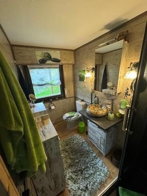11 innen mit Balkon Küche Bad etc (6)