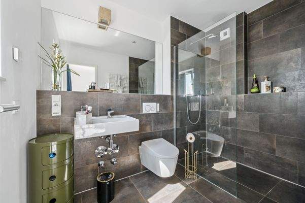 Tageslichtbad mit Dusche