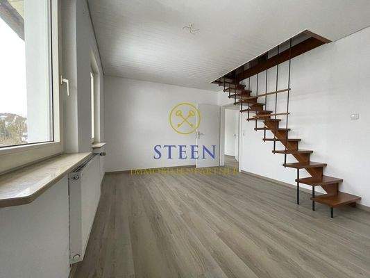 1.OG Zi 3 mit Treppe Bild 2