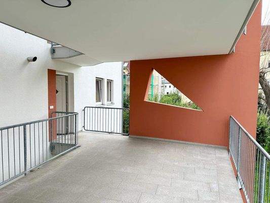 Galerie mit Wohnungszugang