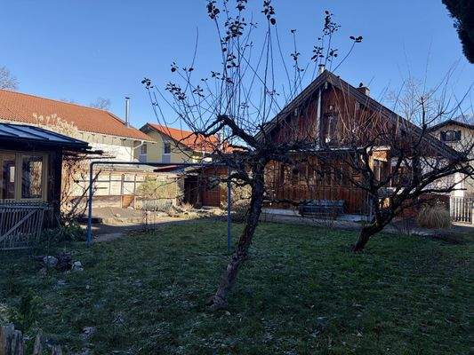 Hausrückseite vom Garten aus