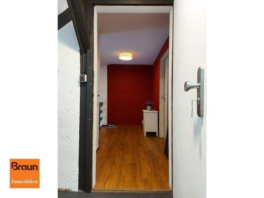 2-3 Fam.-Wohnhaus, VS-S, Flur/Treppenh. DG