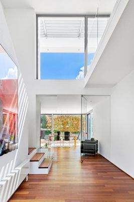 Lichterfüllter Eingangsbereich