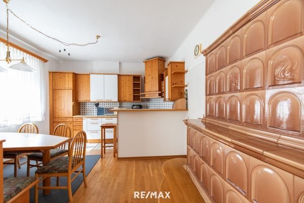 Wohnhaus Mönchhof Küche-Wohnzimmer m. Kachelofen