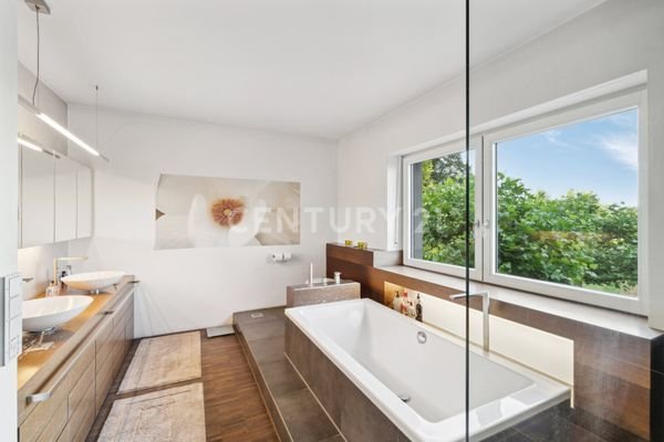 Exklusives Badezimmer im Obergeschoss