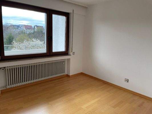 3.Ebene, grösseres Kinderzimmer (Treppe rechts)