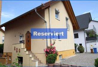 Hausansicht mit Eingang