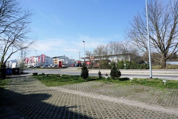 Vor dem Wohnhaus Ruhlsdorfer (1)