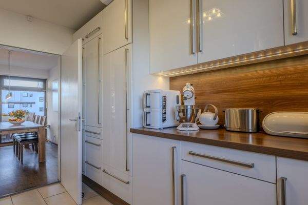 Küche mit Einbauküche