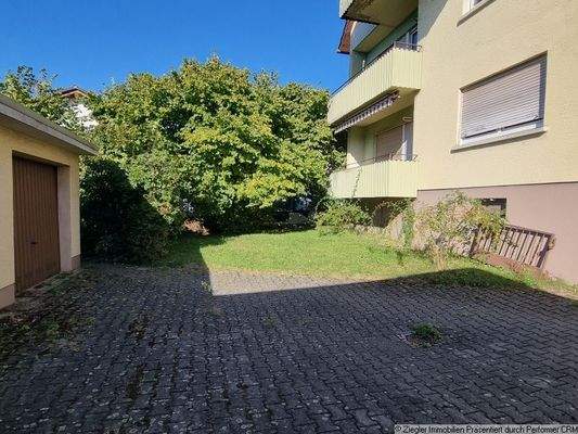 14 Hof und vorderer Garten