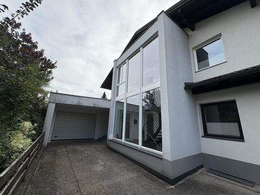 Garage und Stiegenhaus außen