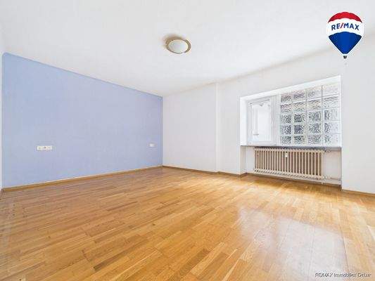 REMAX Immobilien DeLux Wohn-Geschäftshaus Schlafzimmer Ottweiler Mark 