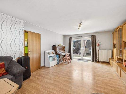 großzügiges Wohnzimmer