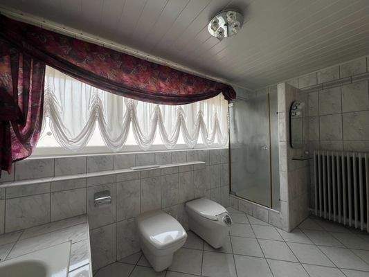 ...und Dusche und...