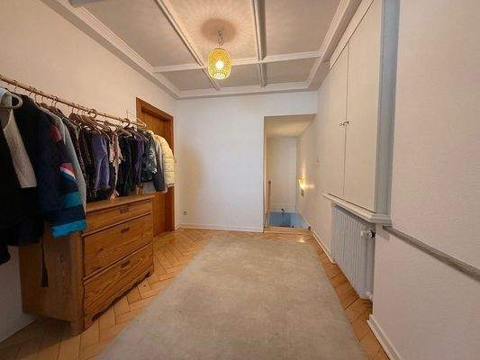 Wohn-Essbereich mit Treppe ins Gartenzimmer