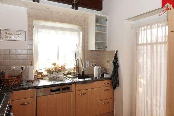 Küche mit Zugang zur Terrasse