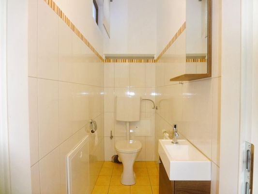 separates WC