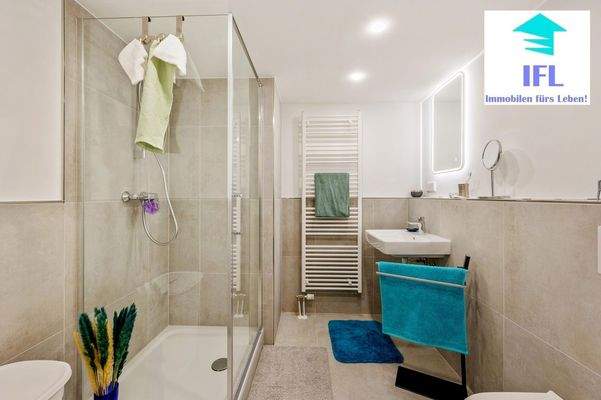 Großzügiges Badezimmer 