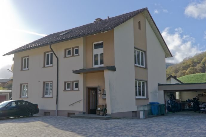 Zweifamilienhaus in Traumlage am Ortsrand in Utzenfeld