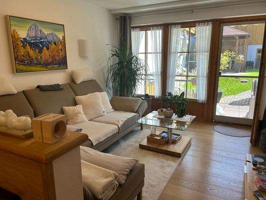 Wohnzimmer mit Gartenzugang
