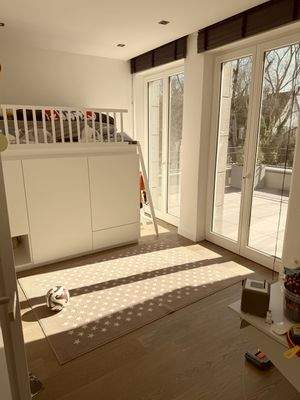 Kinderzimmer mit Terrasse