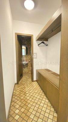 Gaderobe mit Gäste-WC