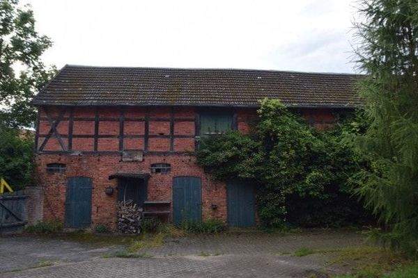 Stallgebäude linker Teil