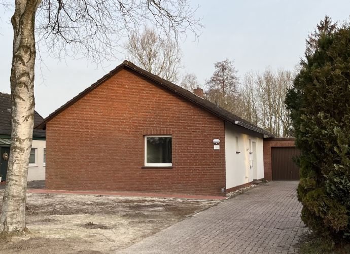 Einfamilienhaus - komplett modernisiert, ebenerdig, mit schönem Garten