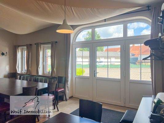 Tür mit viel Licht