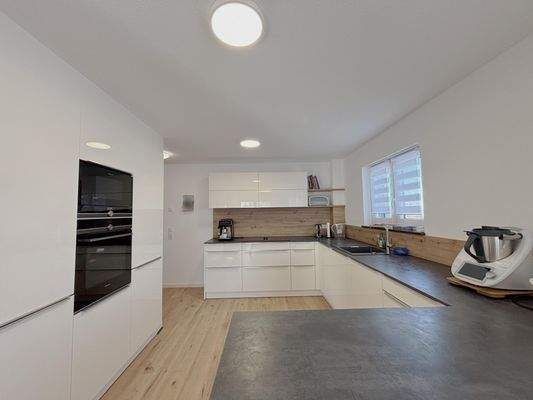 helle, moderne Einbauküche