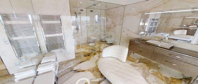 en suite Boudoir (Sofa/Bad/ Dusche/ WC/ Bidet)