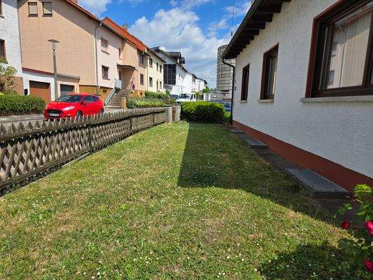 Rasenfläche (Frontseite)