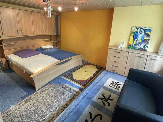 Schlafzimmer 1 OG.jpg