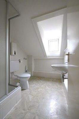 Badezimmer -unmöbliert-