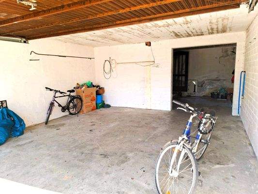 Geräumige Doppelgarage