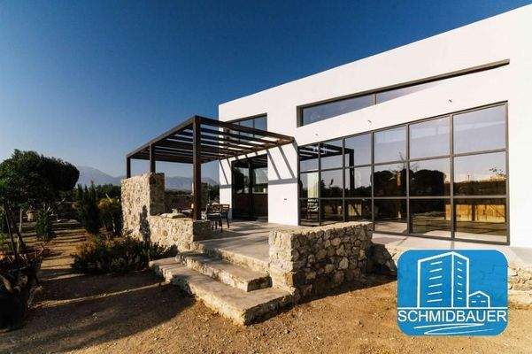 Kreta, Petrokefali: Villa mit Pool und großem Garten zu verkaufen