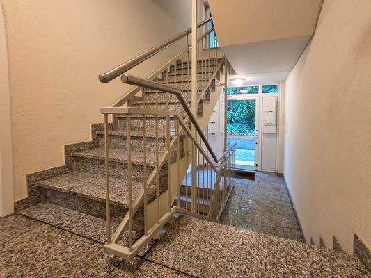 Gepflegtes Mehrfamilienhaus mit nur fünf Parteien – ruhige Nachbarschaft